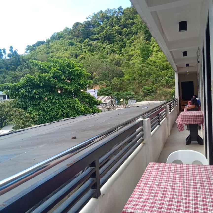Chelle'S Apartelle-Inn El Nido Exteriör bild